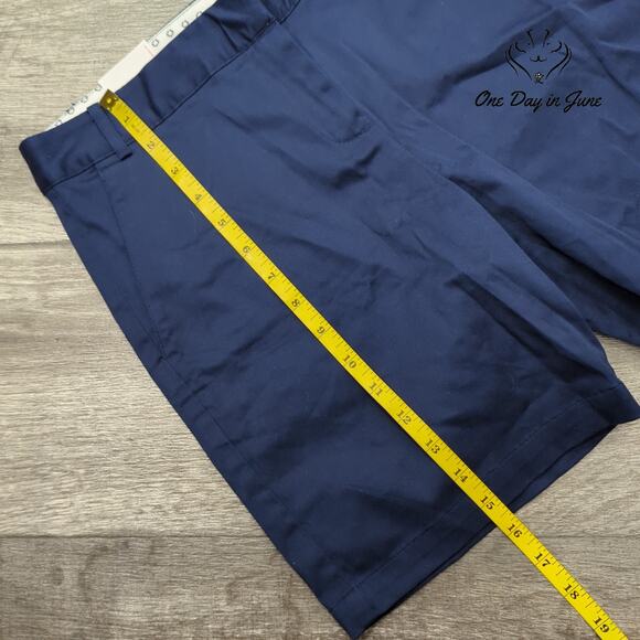 Izod Flat Front Shorts Size 2 - Picture 6 of 7